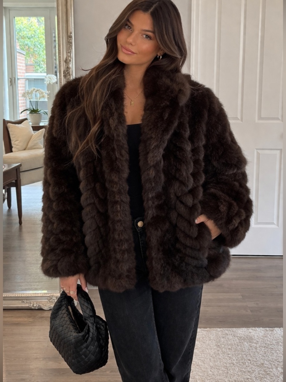 Vintage beautiful chocolate brown mink
Coat in Chevron v pattern gorgeous